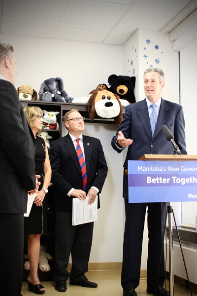 Le premier ministre, M. Brian Pallister, annonce que la Province collaborera avec des familles en vue de la cration d'un nouveau projet de loi visant  mieux protger les enfants  risque.