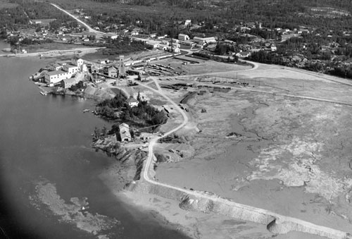 San Antonio Mine and town of Bissett circa 1945.