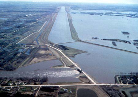 Red River Floodway, Manitoba, during the 1997 flood. Reproduced with the permission of Natural Resources Canada 2012, courtesy of the Geological Survey of Canada (Photo 2000-118 by G.R. Brooks)