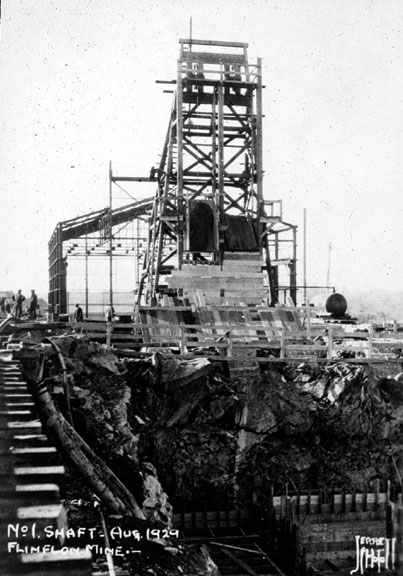 Mine Flin Flon, construction au puits de mine no 1, août 1929.