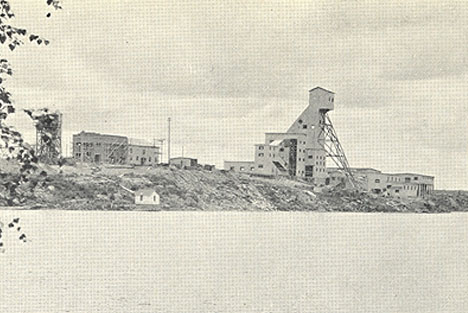 Mine Sherritt-Gordon, centrale électrique, puit de mine principal et usine de traitement, Camp Lake, 1932.