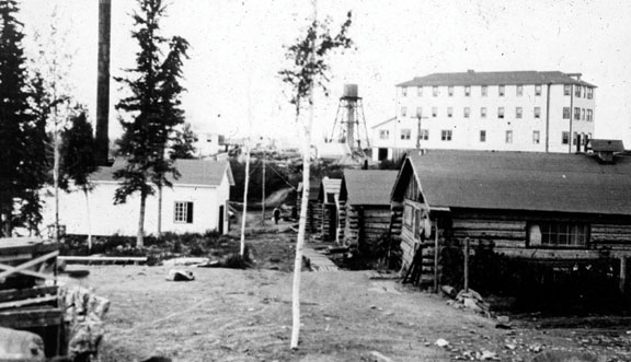 Ancien camp et nouvelle construction, site de la mine Sherritt-Gordon, 1929.
