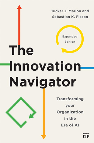 Couverture du livre &laquo; The Innovation Navigator &raquo;. Le visuel pr�sente des fl�ches rouges, jaunes, vertes et bleues pointant dans diff�rentes directions autour du titre.